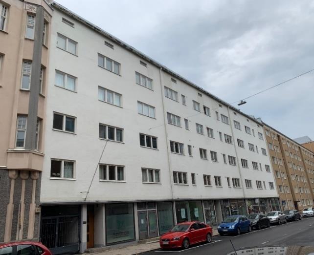 Alvar Aalto (1898-1976): 54, 55, 56 Suomen menestyneimpiä arkkitehtejä ja muotoilijoita. Savoy-maljakko, Paimio-tuoli ja kolmijalkainen jakkara ovat Aallon käsialaa.