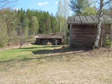 käytetään varastona. Aitta Harjula II ja 2 aittaa.
