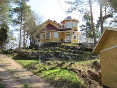 Rakennus on sisältäkin hyväkuntoinen.