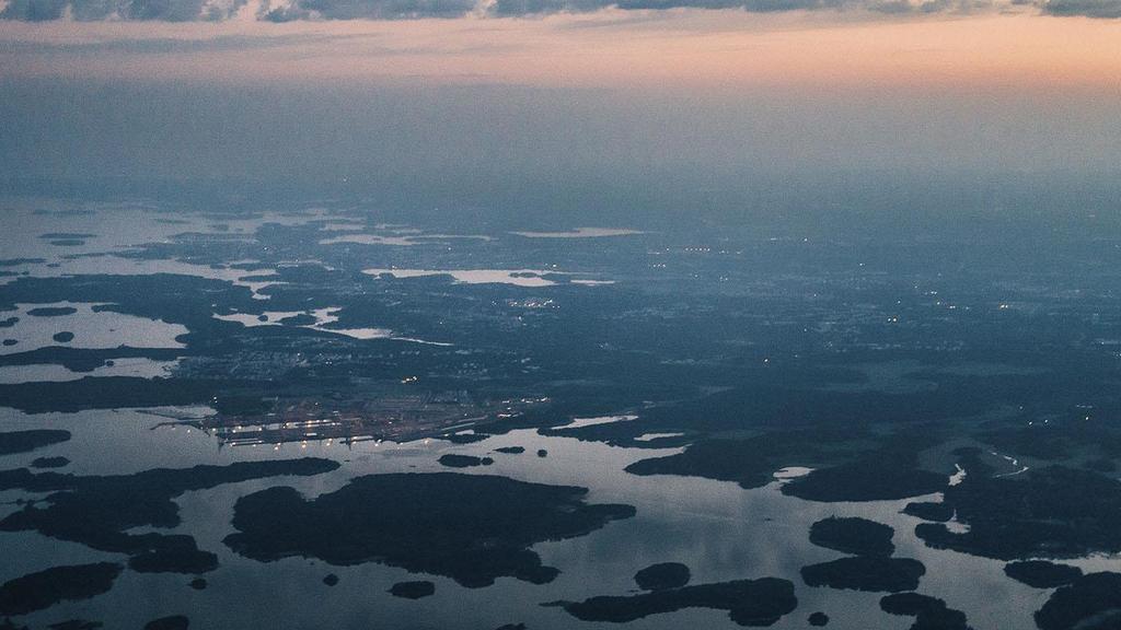 Toimintaympäristö Asuntotuotanto ja hintakehitys Asuntotuotanto on palaamassa ennätyslukemista normaalille tasolle, rakennuslupien ja aloitusten lasku heijastuu vasta vuoden 2020 loppupuolelle.