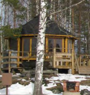 Vanhimmat rakennukset ovat peräisin 1800-luvun loppupuolelta, koska Klamilan kylän keskusalue tuhoutui vuoden 1865 tulipalossa. Nykyinen vanha rakennuskanta on syntynyt palon jälkeen.