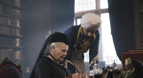 englantilaiseen Elthamin perheeseen. Sarjasta julkaistaan 1. viikolla kaksi jaksoa ja sen jälkeen jakso viikossa. USA 2019. Younger, 6.
