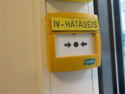 Sivu 23 / 34 3.8. Ilmanvaihto ja nuohous Ilmanvaihdon hätäpysäytystä voidaan tarvita yleisen vaaramerkin lisäksi tulipalotilanteessa, jossa rakennukseen tulee savua ulkopuolelta.
