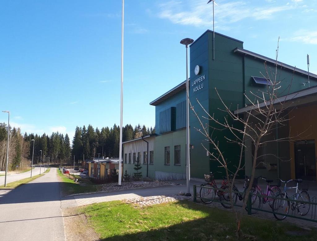 12/53 Lappeen koulun julkisivu Järviniitunkadulle, 2018 Lappeen koulun julkisivupiirustus Järviniitunkadulle Koulun kaksikerroksinen osa on toteutettu rinneratkaisuna ja se sijoittuu