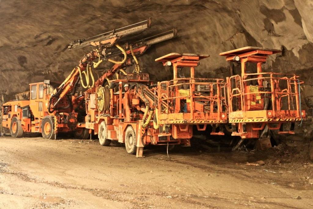 10 Käsirusnauksessa käytetään apuna rusnakankea, joka on valmistettu kevyestä materiaalista, ja jonka toinen pää on varustettu terävällä talttapäällä ja toinen hiukan taivutetulla päällä.