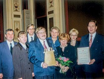 PETRI RÄBINÄ RICHARD HALL Menestyneet keilaajat Petri Rapeli, Joni Saarinen ja Ulla Saarinen Tomi Palovaara sai pronssia keihäänheitossa.