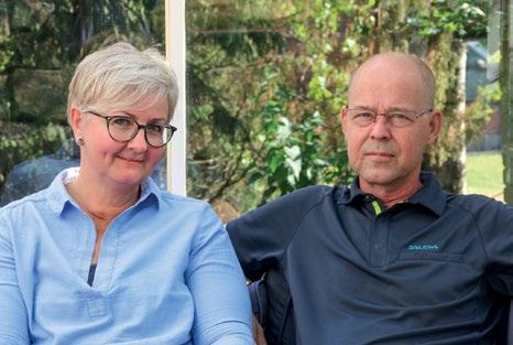 Onnelliset luovutuksesta Ensitietopäivässä Erkki ja Johanna kuulivat, että Suomessa munuaisen luovuttajan ja saajan veriryhmien ei enää tarvinnut olla yhteensopivia.