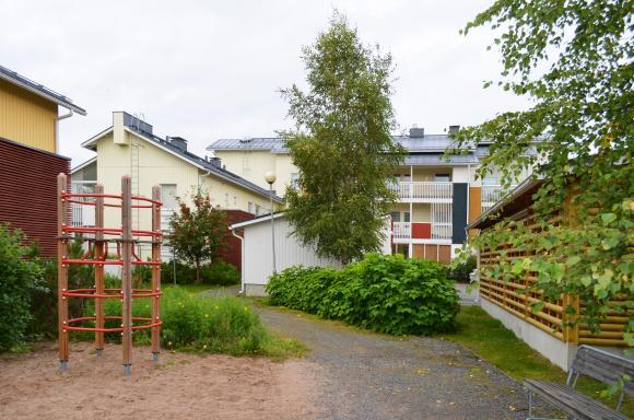 OULUN PUU-LINNANMAAN PUUKERROSTALO Sijainti: Puulinnankatu 12, 90570 Oulu Alueen / rakennuksen käyttötarkoitus: Asuinkerrostalo Kerrosala-neliömetrit: 994 k-m2 Asuntojen lukumäärä: 14 Rakennukset: