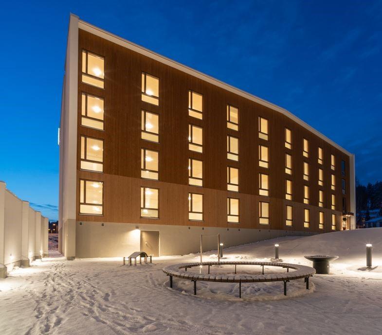 JYVÄSKYLÄN SEMINAARINMÄKI Sijainti: Jyväskylä, Seminaarinmäki Alueen käyttötarkoitus: Puukerrostalokortteli Alueen / tontin koko: noin 2 300 m² Kerrosalaneliömetrit: 4 167 k-m² Asuntojen lukumäärä: