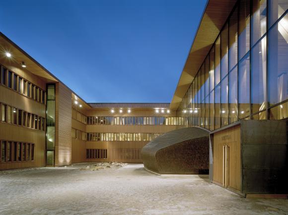 JOENSUUN METLA - TALO Sijainti: Yliopistokatu 6, 80100 Joensuu Alueen / rakennuksen käyttötarkoitus: Toimisto- ja laboratoriorakennus Pinta-ala: 7 653 br-m² Rakennukset: Yksi 3 -kerroksinen