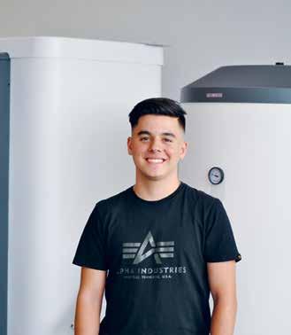 Spezial 8 9 Auch ein Lehrling wechselt die Fronten Philip Micevski, unser Lehrling im ersten Lehrjahr, hat seine Ausbildung zunächst an der Zentrale begonnen.