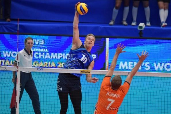 erässä. Milanossa pelatun ottelun loppulukemat olivat 3-0 (25-20, 25-18, 25-16).