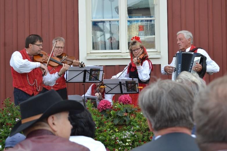 Tjöck Spelmanslag klo 12-13 Kent-Ole Qvisen, viulu Lars Nisula, viulu