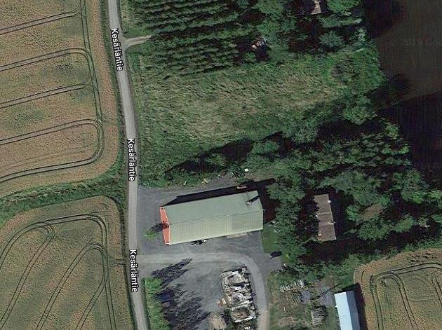 tiiviisti rakennettuina umpipihoina niille