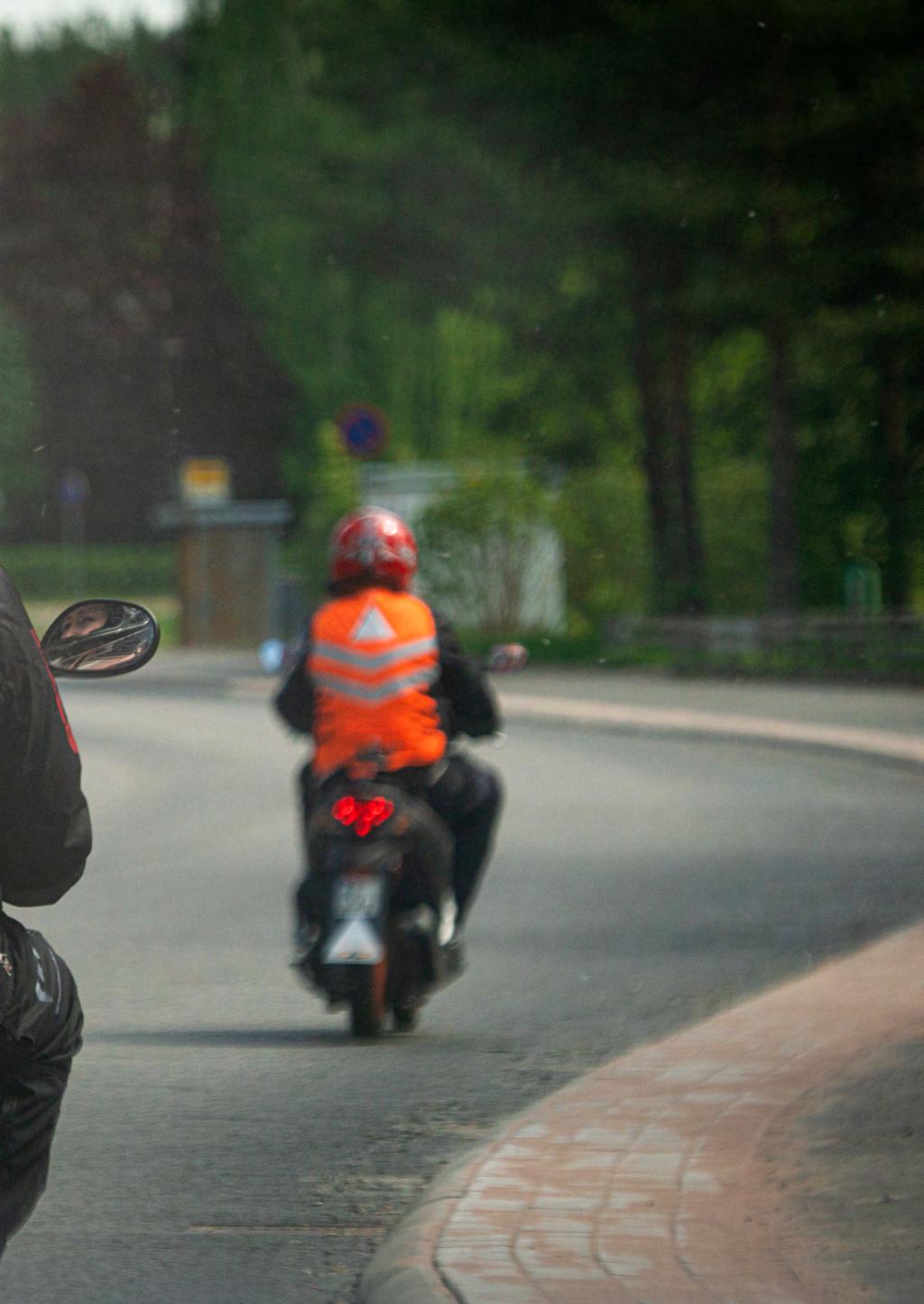 Kurssin aloitus 1. Kirjaudu sisään Webautoon saamillasi käyttäjätunnuksilla https://kuljettajaopetus.fi/cap-autokoulu Mikäli käyttäjätunnuksesi eivät toimi, ota yhteyttä autokouluun. 2.