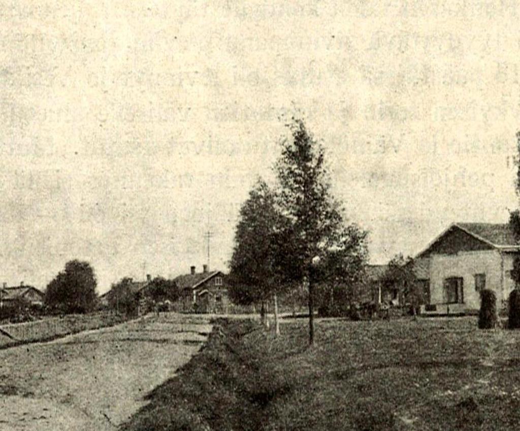 Rautatie Rautatie valmistui 1876 Sivuraide viljavarastolle 1951 Muutti merkittävästi kylän elämää Liikenne toi ihmisvirtoja Palvelut