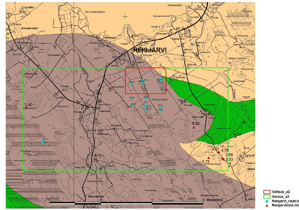 5 Kuva 1. Varaus-(vihreä viiva) ja valtausalueiden (punainen) sijainti Suomen geologisella kartalla. Varausalueen leveys 4 km ja Reisjärven gabron pinta-ala noin 15 km 2.