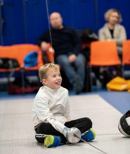 MIEKKAILUN ALOITTAMINEN KUINKA PÄÄSEMME ALKUUN? Tietoa miekkailuseuroista löytyy mm. Suomen Miekkailu- ja 5-otteluliiton nettisivuilta (www.fencingpentathlon.fi).