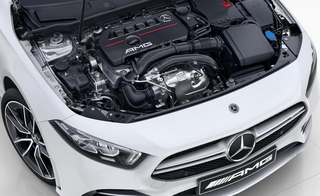 Täysin uusi nelisylinterinen turbomoottori tuottaa 225 kw (306 hv) AMG-perheen tulokkaan 2-litrainen täysin uusi turbomoottori perustuu A-sarjan nelisylinteriseen M 260 - moottoriin.