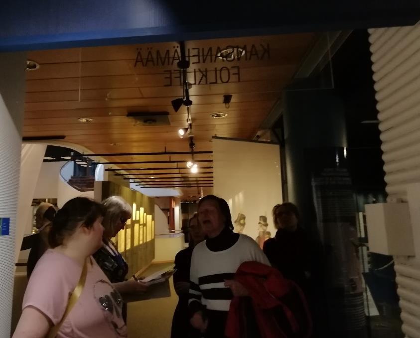 Museolla on käytössä Citynomadi-sovellus, jonka kautta kävijä voi valita opastuksen perusnäyttelyn kokoelmiin selkosuomeksi. Muut opastuskielet ovat englanti, venäjä ja arabia.