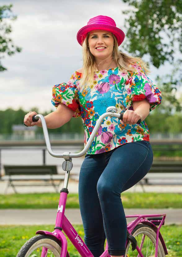 MITÄ JOS OULUN SEUDUN PYÖRÄILY OLISI HENKILÖ? Hän olisi tuiki tavallinen Oulun seudun asukas, joka on kiinnostunut ympäröivästä maailmasta, tulevaisuudesta mutta elää täysillä tätä hetkeä.