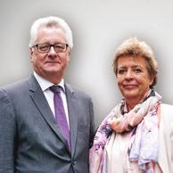 212 RUOTSI RIKSREVISIONEN YLEISTÄ ORGANISAATIO JOHTAJA KOLME PÄÄJOHTAJAA Stefan Lundgren ja Helena Lindberg aloittivat tehtävissään 15. maaliskuuta 2017. Yksi viroista on parhaillaan avoin.