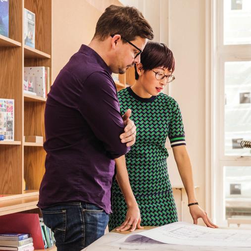 22 WORKPLACE HUB PÄHKINÄNKUORESSA TEKNOLOGIAA, JOKA TOIMII PUOLESTASI IT-ratkaisu tehokkaaseen työntekoon Yhdistää kaikki olemassa olevat teknologiat ja saa ne toimimaan yhdessä intuitiivisesti
