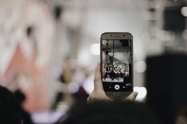 Millaiset videot toimivat Facebookissa ja Instagramissa?
