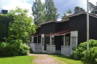 3 HUIKON KARTANO Huikon kartano sijaitsee Toivakassa kauniissa järvimaisemassa.