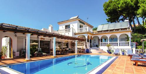 Ref.: 011391 1 100 000 LA CALA MIJAS MARBELLA ISTAN Valoisa ja moderni rivitalohuoneisto. 4 mh, 3 kph ja useita terasseja ja oma tilava kattoterassi.