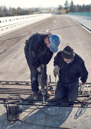 JULKISILLA HANKINNOILLA VOIDAAN LUODA TYÖTÄ JOPA 54 000 TYÖTTÖMÄLLE Julkisten hankintojen vuotuinen kokonaisarvo on Suomessa arviolta 35 miljardia euroa. Kuntien osuus on tästä noin 2/3.