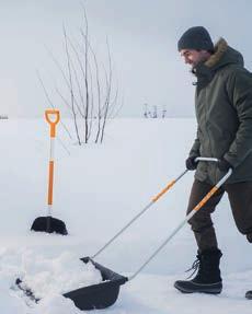 795,- Lumikola Fiskars L Tukeva rakenne Terävä kärkiosan muotoilu Aisarakenne on terästä Kärkivahvikkeella varustettu kärkilista Pesään ei tartu märkäkään lumi Leveys 80 cm 700000250