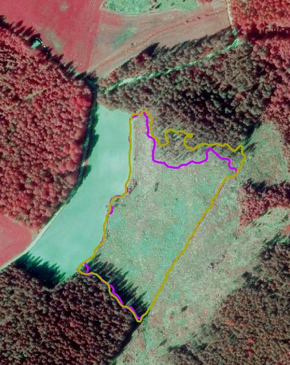 Taustakartta vasemmalla CHM 2015, oikealla CHM 2018.