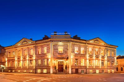 The von Stackelberg Hotel Tallinn Hotelli sijaitsee Toompean mäen juurella lyhyen kävelymatkan päässä Tallinnan vanhastakaupungista.