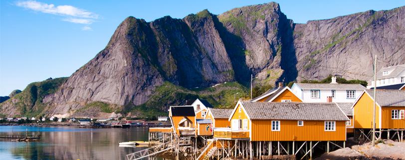 2. päivä, 31.7., 23.8., 13.9. Ålesund ja vuonomaisemat Aamiaisaikaan saavutaan Ålesundin jugendkaupunkiin ennen purjehdusta Geirangerinvuonoon.