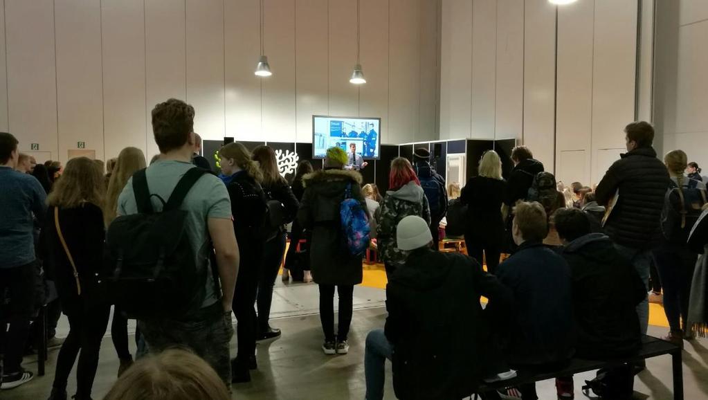 Matka Helsinkiin Uuvuttavan 2. jakson ja rankan koeviikon jälkeen lukion opiskelijat saivat ottaa hieman rennommin, kun he pääsivät opintomatkalle Helsinkiin.