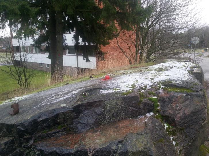 Lukemavirhettä saattaa tulla, jos lattaa pidetään vinossa. Tarkkavaaituskojeet on aina suljettava samaan pisteeseen [28].