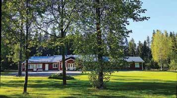 Vahinko vain, että heidän pieni Josefinansa ehti karata kuvasta. Kuva: Helena Ryynänen. Raakel Henttonen Henttosen sukuseura kokoontuu kahden vuoden välein varsinaiseen sukukokoukseen.
