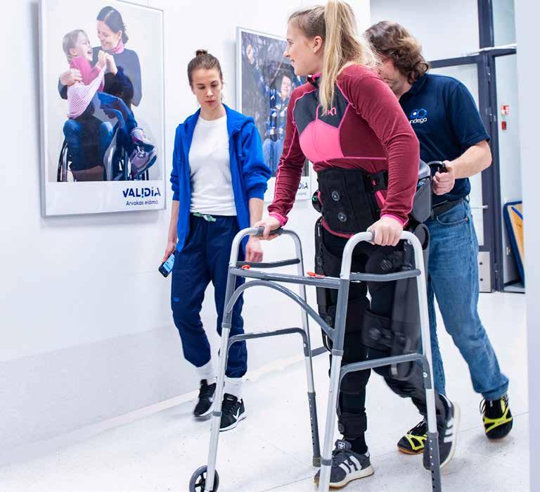 Indego-kävelyrobotti yksilöllisen kuntoutuksen tukena Indego on puettava robotisoitu ulkoinen tukiranka, joka mahdollistaa pystyasennon ja kävelyn liikuntarajoitteisella henkilöllä, jolla on