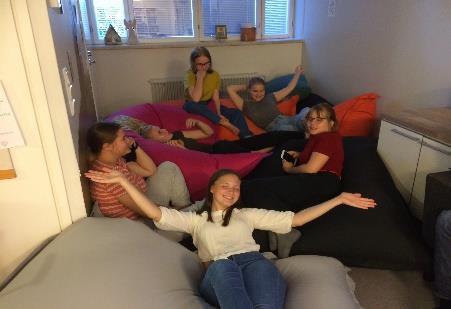 TAIZÉ-messu klo 18 sunnuntaisin, laulua, hiljaisuutta, ehtoollinen,