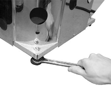 2. Установить корпус каменки. Расположить корпус строго вертикально при помощи регулируемых ножек. 3. Установить стальной каркас.