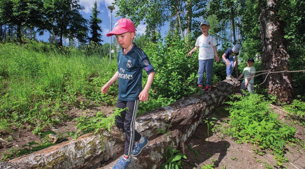 Varhaiskasvatuksen järjestäjä luo yhteistyön rakenteet ja tiedon siirron käytännöt, joiden avulla siirtymät kotoa varhaiskasvatukseen, varhaiskasvatuksen aikana sekä varhaiskasvatuksesta