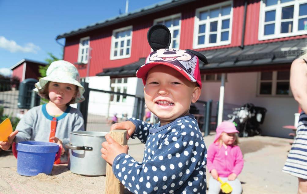 VI Vaihtoehtoiseen pedagogiikkaan tai erityiseen katsomukseen perustuva varhaiskasvatus Kaikessa varhaiskasvatuksessa noudatetaan laissa, sopimuksissa ja näissä perusteissa varhaiskasvatukselle