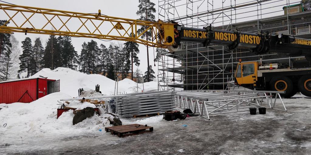 Rakennusalan työpaikkakuolemat 2019 2019 Yhteensä 2 kpl Talonrakentaminen 2 kpl Omakotitalotyömaalla Vihdissä työntekijä jäi hirsirakenteen alle. 18.1.2019 Rakennustyömaalla Porvoossa telineasennuksen yhteydessä ajoneuvonosturin kuljettaja putosi puomin päältä puomin jatkamisen yhteydessä.