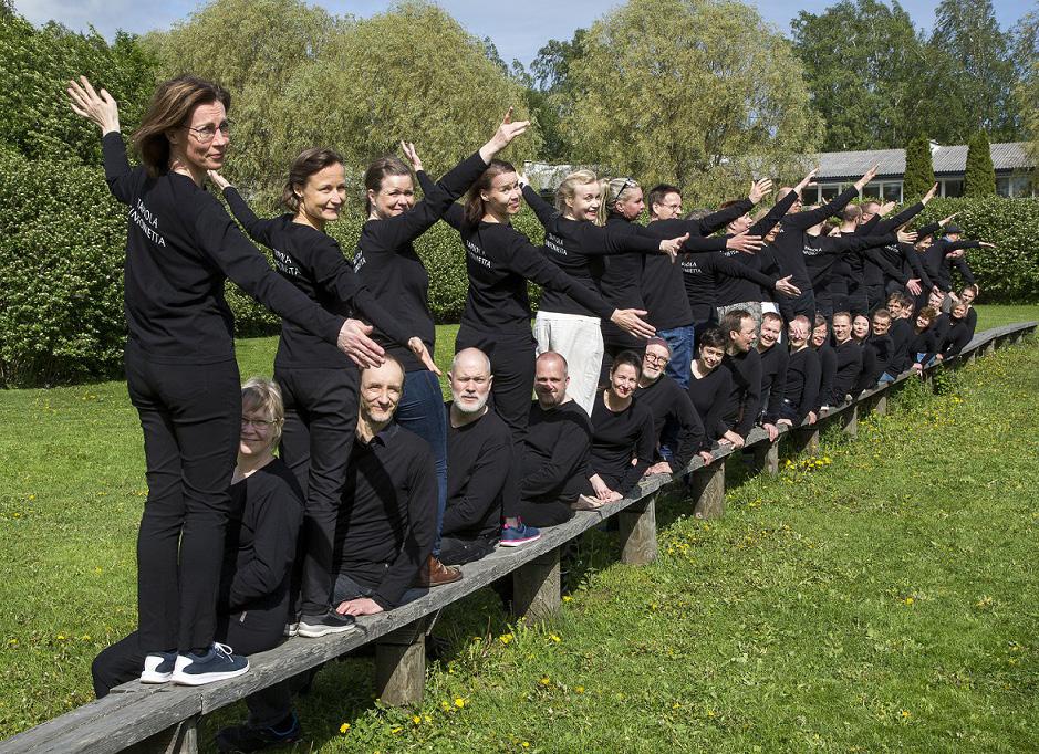 TAPIOLA SINFONIETTA EERO LEHTIMÄKI KAPELLIMESTARI SAMULI KUITTINEN @ EALEHTIMAKI @TAPIOLASINFONIETTA ORKESTERI TAPIOLA SINFONIETTA Tapiola Sinfonietta - Espoon kaupunginorkesteri - lähestyy musiikkia