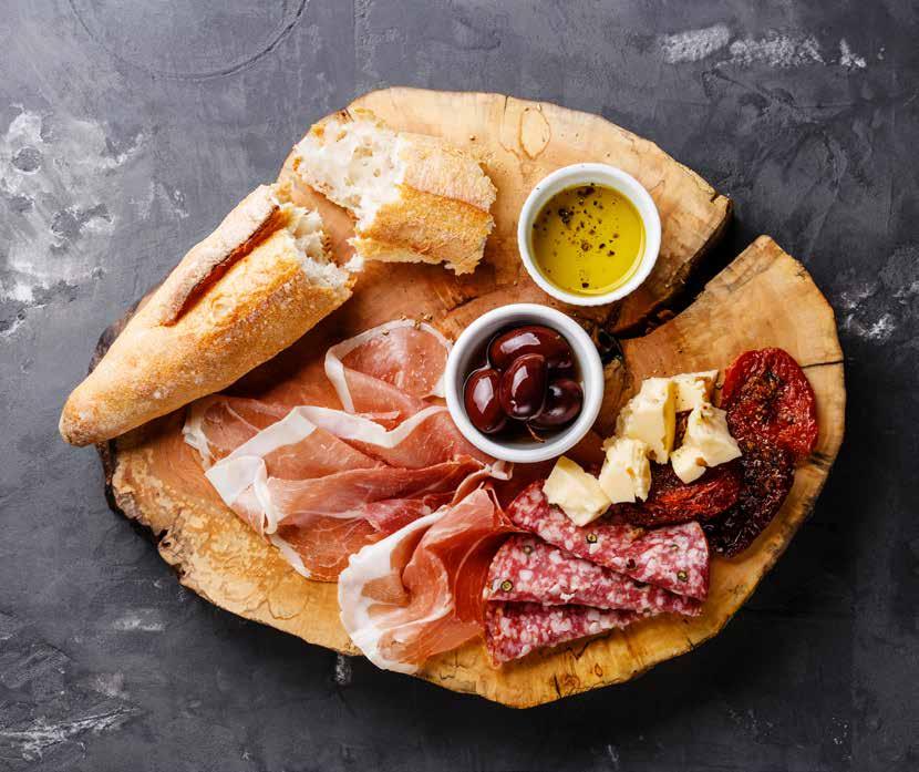 SALAMIT JA KINKUT Tuore 10774 Noel Iberico kinkku "Pata Negra", kokonainen luulla 7 kg 718 Noel Iberico kinkku "Pata Negra", kokonainen luuton 4,5 kg 717 Noel Serranokinkku, kokonainen, luulla 6 kg