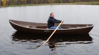 Sopivat väritykseltään erinomaisesti suomalaiseen mökkimaisemaan. Veneissä vakiona tervatut/pintakäsitellyt käyrälapaiset airot.