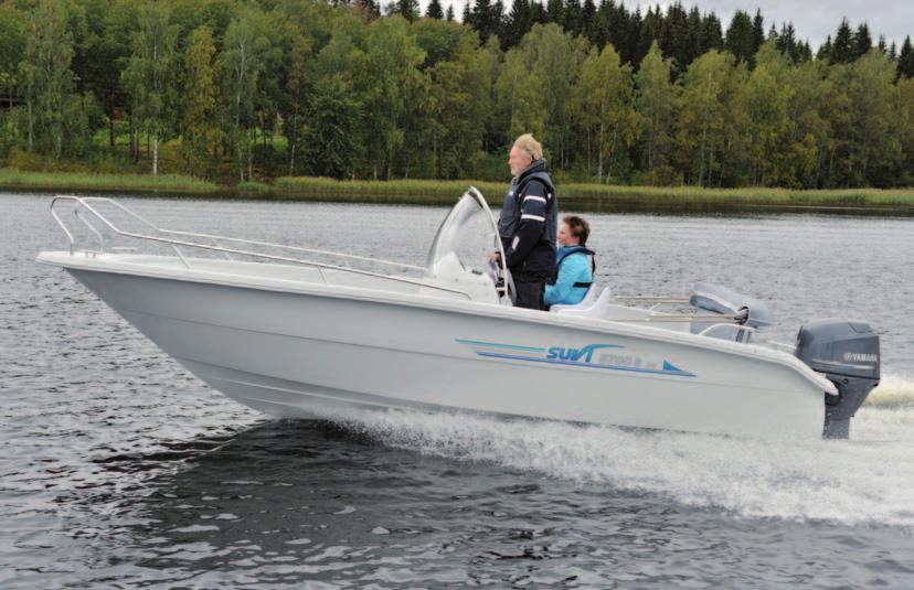 SADEVESITYHJENEVÄT OHJAUSPULPETTIVENEET 5700 SR cc TEHO 1 hlö 6 hlö 70 HV 31 s 26 s 60 HV 29 s 24 s 5,70 m 2,28 m 520 kg KANTAVUUS 6 60-70 HV Tuulilasi Ajovalo Tuulilasin