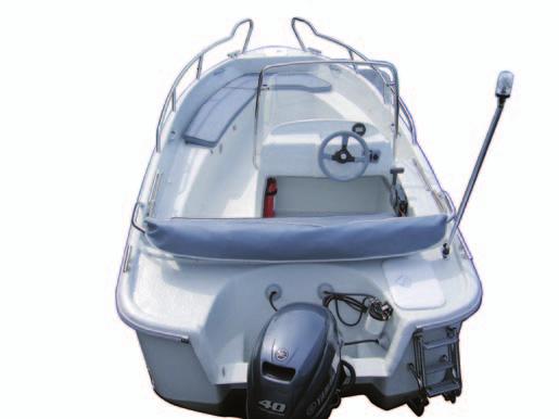 Peräkaide rst Akkulaatikko Virran ulosotto 12 V Köysi/ankkuriboxi (2) Lukittavat säilytystilat 3 kpl