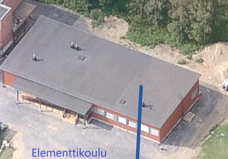 Kuva 2. Jokilaakson koulun rakennukset Koulu on rakennettu kahdessa osassa ja lisäksi sen pihalla on siirrettävä koulurakennus. Alkuperäinen osa on valmistunut 1949 ja sitä on laajennettu vuonna 1974.